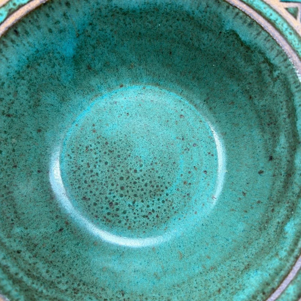 Viana Studio Pottery Green Glaze Speckled Serving Bowl Dish Signed 10.5‎ Inch